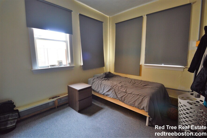 Building Photo - 1906 Beacon St