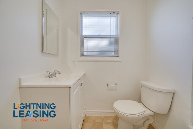 Building Photo - 1625 Normandie-22D