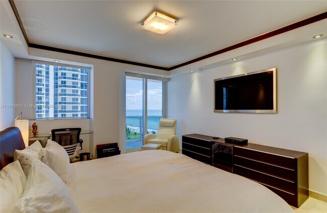 Building Photo - 4775 Collins Ave