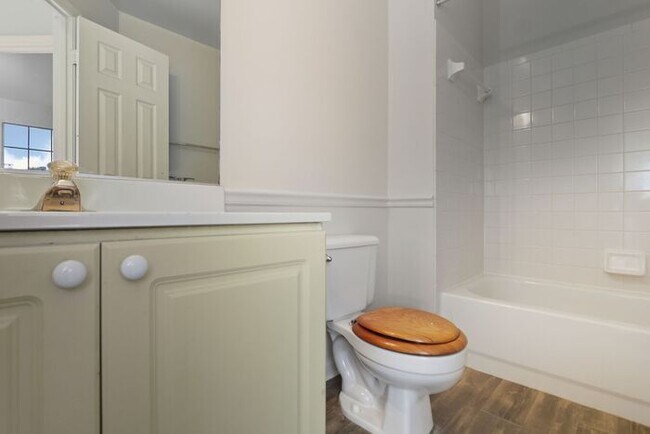 Building Photo - 15663 Viewpoint Cir