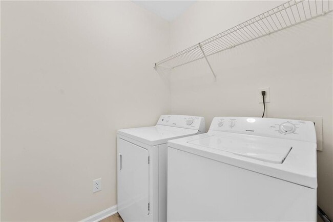 Building Photo - 318 Knelston Oak Dr NE