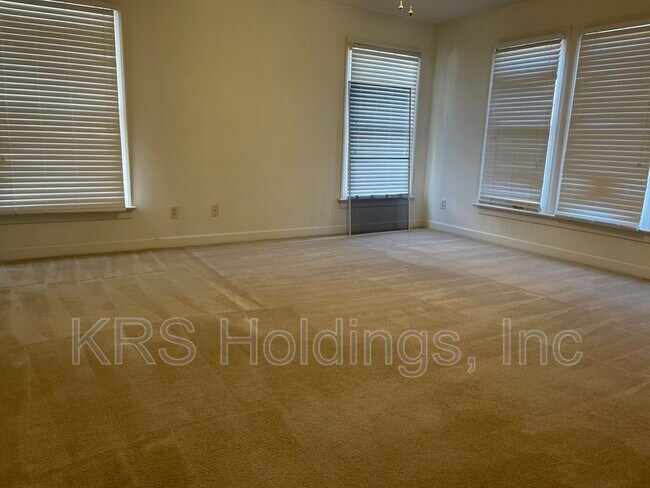 Building Photo - 3215 Omohundro Ave