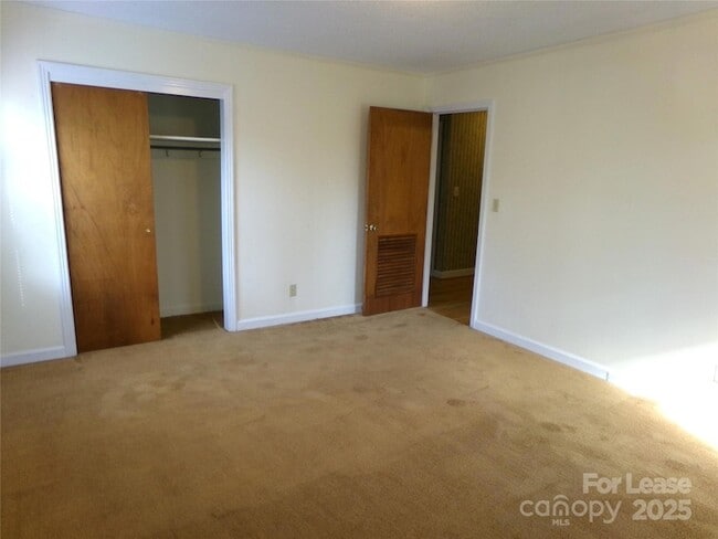 Building Photo - 507 Valleyview Dr