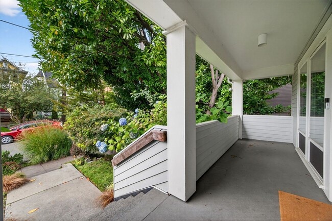 Building Photo - Charming Capital Hill Craftsman Home in Ideal Location!