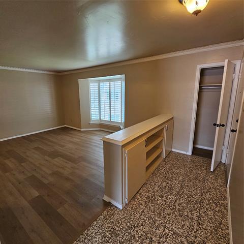 Building Photo - 6033 Sandhurst Ln