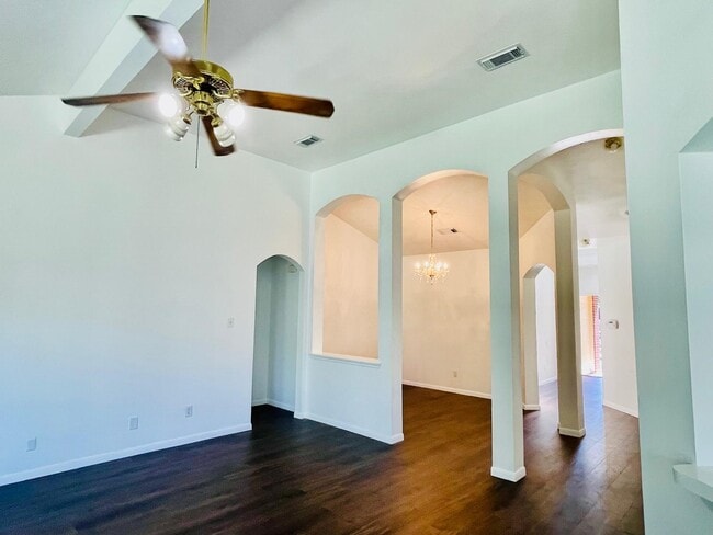 Building Photo - 17002 Summer Hollow Dr