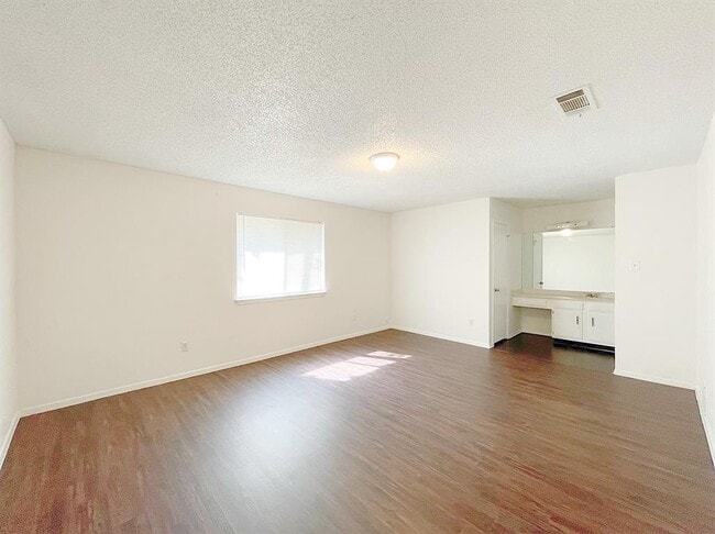 Building Photo - 656 Mairo St