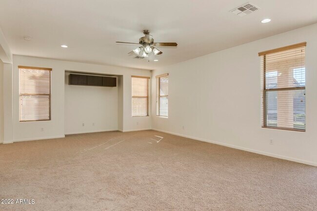 Building Photo - 5733 W Plum Rd