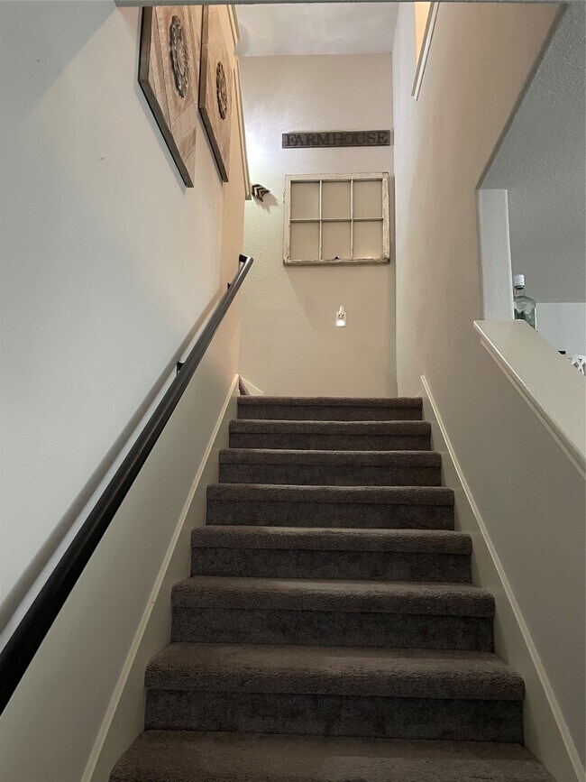 Building Photo - 748 Wedgewood Pk
