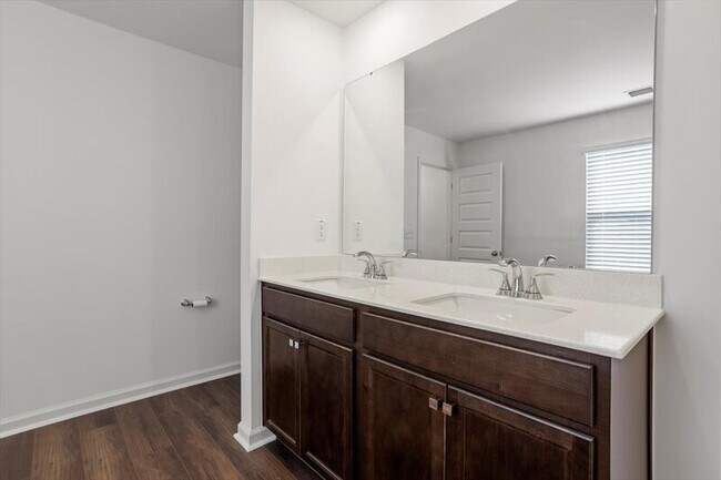 Building Photo - 645 Thomas Gage Dr