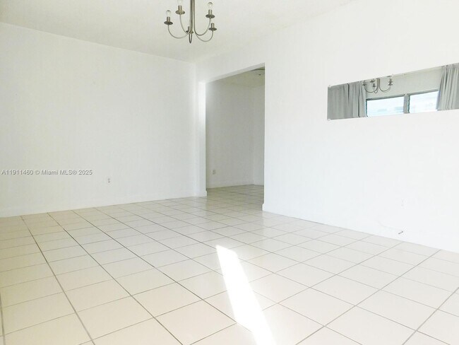 Building Photo - 1247 Marseille Dr