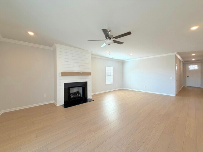 Building Photo - 214 Stockyard Cir