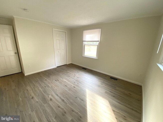 Building Photo - 611 Yorktown Blvd