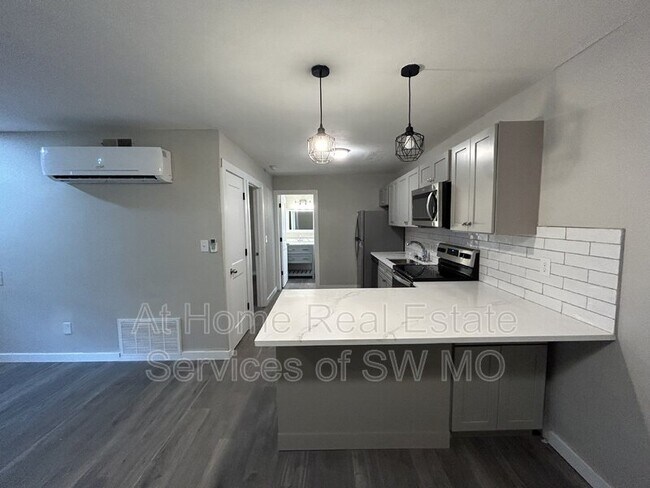 Building Photo - 1617 N Jefferson Ave