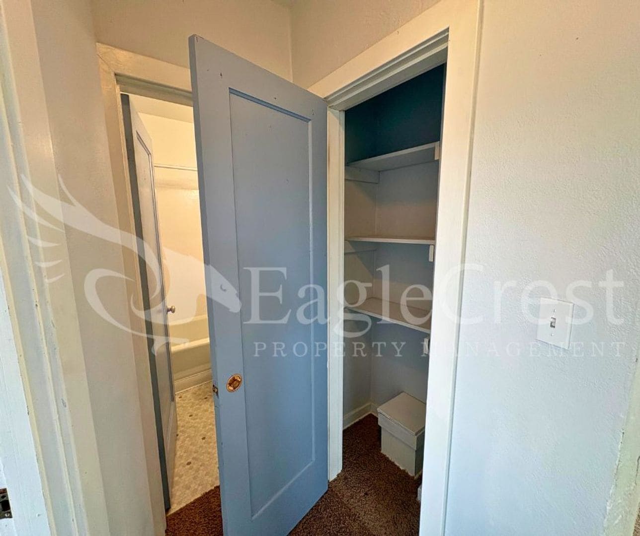 Building Photo - Charming 2-Bedroom Home with Modern Finishes & Open Yard