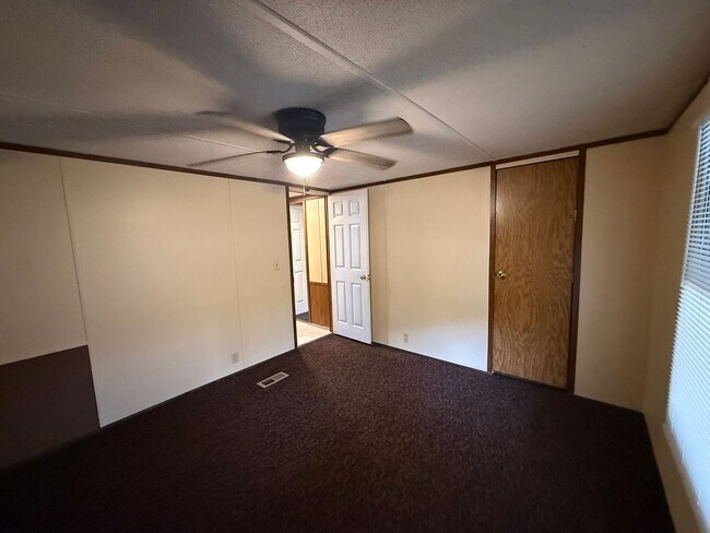 Building Photo - 14383 Yuma Rd