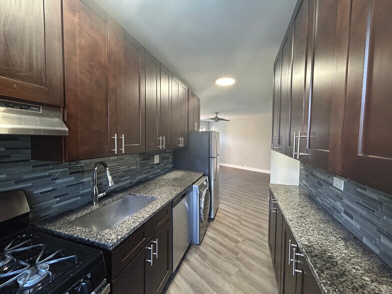 Building Photo - 730 Judson Ave