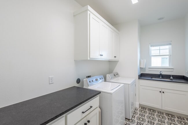 Building Photo - 4324 Cedar Creek Rd