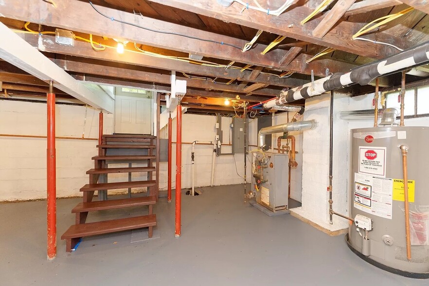 Building Photo - 1153 S Country Club Dr