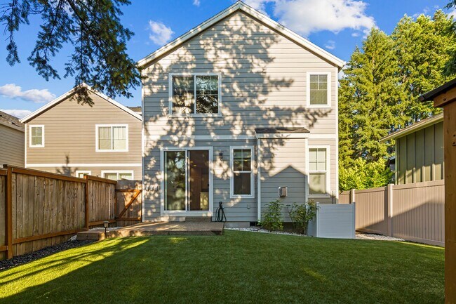 Building Photo - Stunning 3BD/3BATH Home in the Heart of Hi...