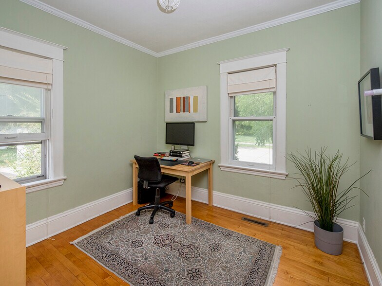 Main Floor Bedroom 1 - 961 18th Ave SE