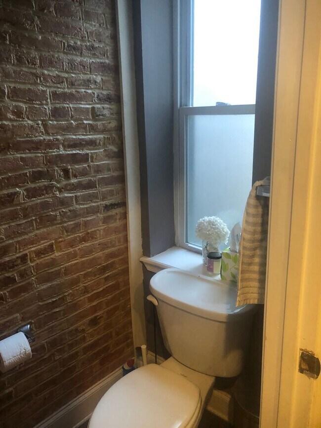 Building Photo - One Block From The Avenue! Perfect 2-Bedro...