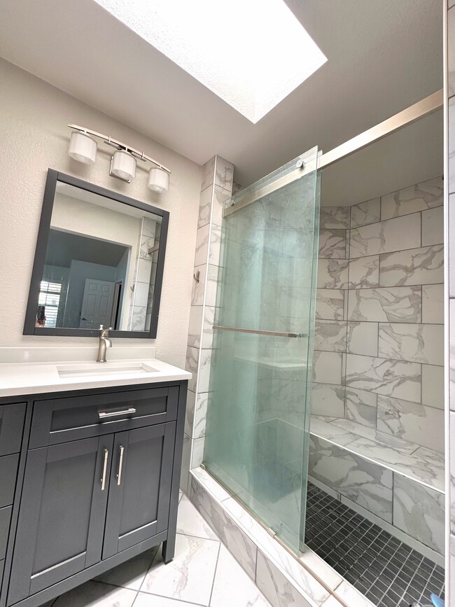 Building Photo - 15880 Avenida Villaha