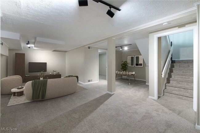 Building Photo - 267 Deepwood Dr