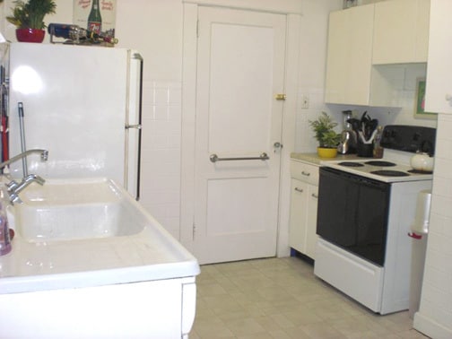 Kitchen - 3001 Knowlson Ave