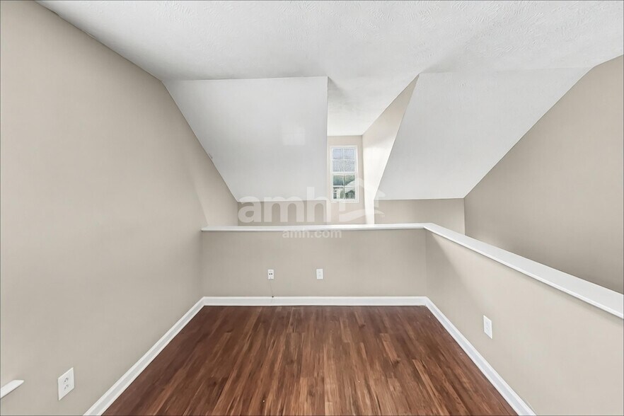 Building Photo - 2738 Pepperdine Dr