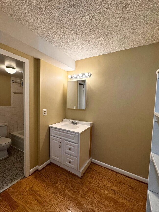 Building Photo - Modern Luxury Studio at Park Place | All Utilities Included