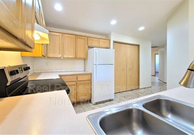 Building Photo - 5953 Grove St