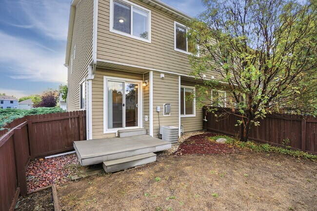 Building Photo - $2,045.95 - 3-Bed, 3-Bath Townhome with Modern Upgrades and Private Yard!