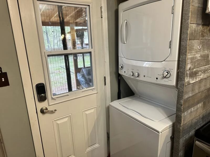 Building Photo - 938 W Apache Ln