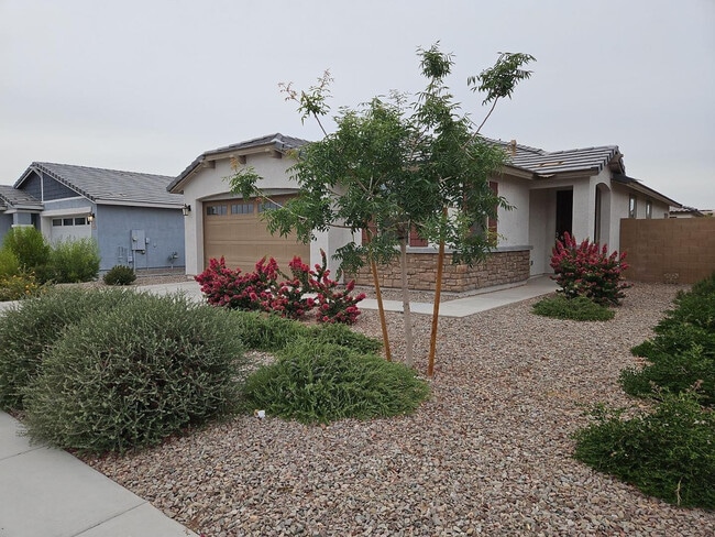 Building Photo - 4150 E Sagebrush St