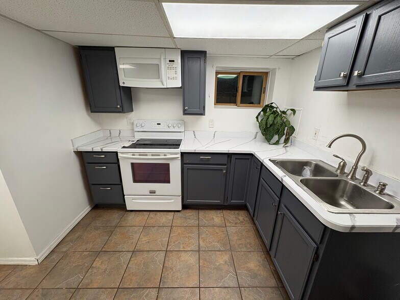 Primary Photo - 28 Clearview Dr