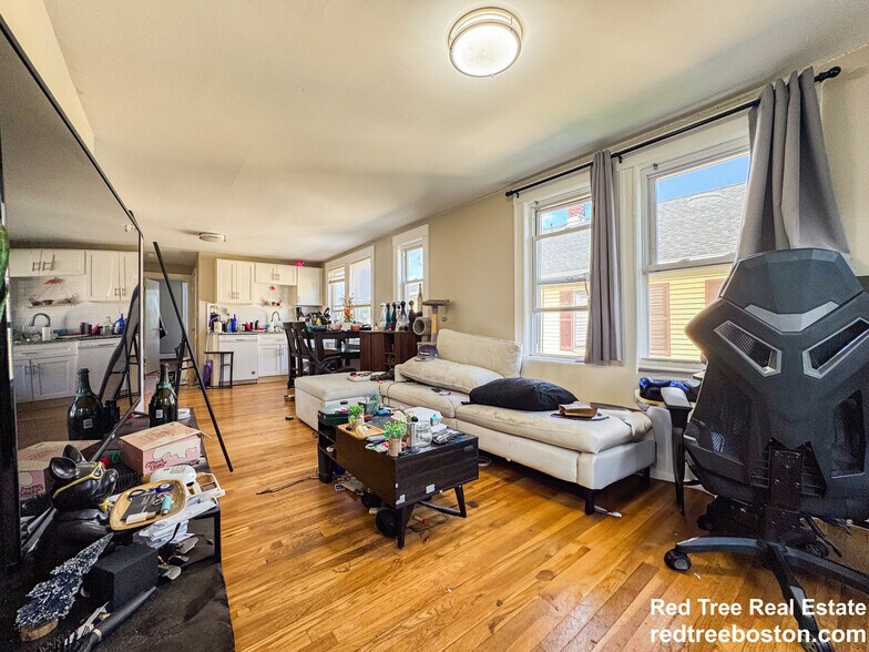 Primary Photo - 19 Town Hill St