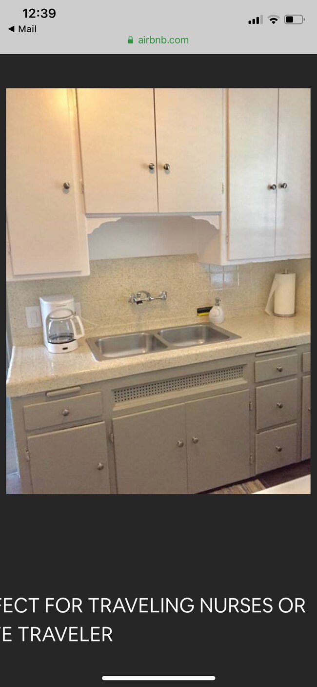 Kitchen - 3622 W Adams Blvd