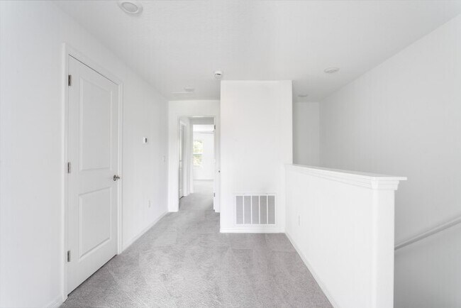 Building Photo - LEASING SPECIAL : 1 MONTH FREE!!!