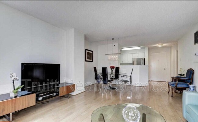 Building Photo - 1230 23rd St NW