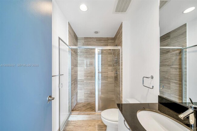 Building Photo - 16001 Collins Ave