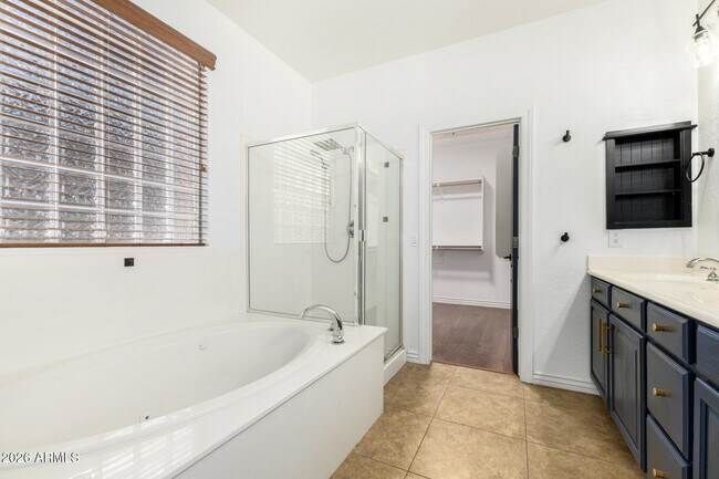 Building Photo - 2833 E Cobalt St