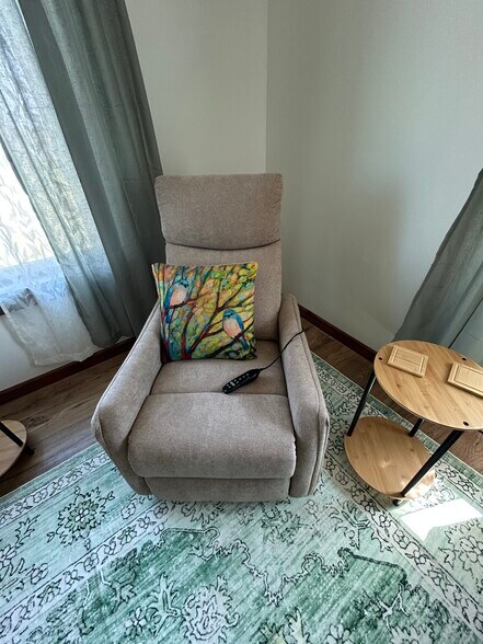 Recliner with Heat & Massage - 34558 Fry Rd SE