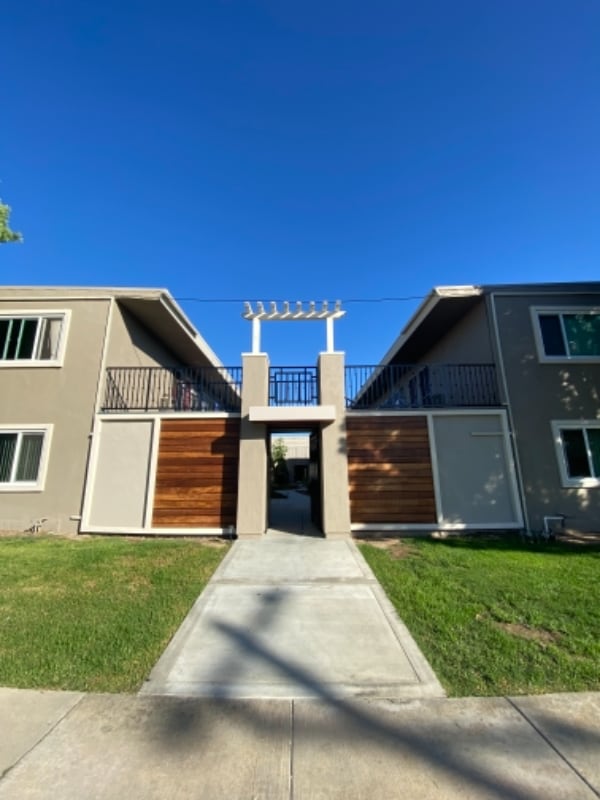 Building Photo - 820 S Walnut Ave