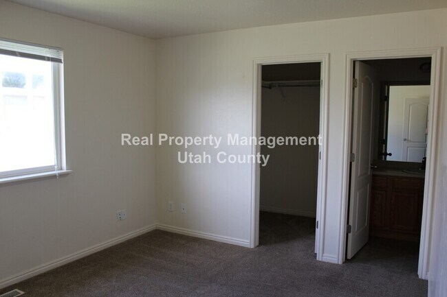 Building Photo - 749 North Devonshire Drive