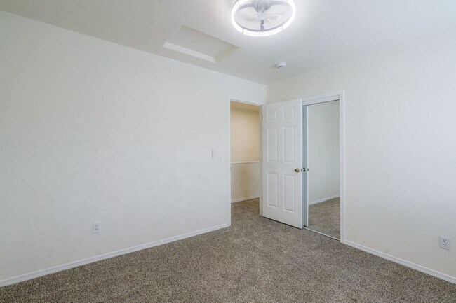 Building Photo - 8302 Cooper River Dr