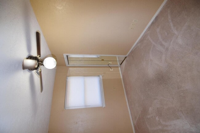 Building Photo - PETS NEGOTIABLE WITH HOMEOWNER APPROVAL!!
