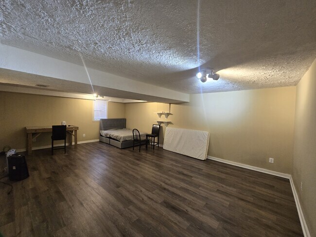 Building Photo - 9444 Windsong Ln