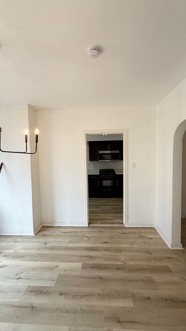 Building Photo - Newly Renovated 3 Bedroom in Arlington- New Kitchen and Bath with HUGE Backyard!!