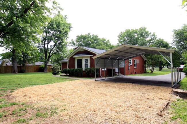 Building Photo - 308 S Baird Ln